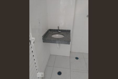 Banheiro  de kitnet/studio à venda com 1 quarto, 28m² em Vila Carrão, São Paulo