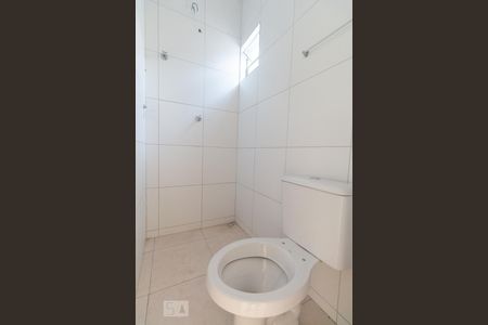 Banheiro de kitnet/studio para alugar com 1 quarto, 20m² em Jardim Independência, São Paulo