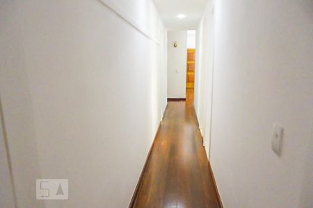 Corredor de apartamento para alugar com 3 quartos, 100m² em Jardim Guanabara, Rio de Janeiro