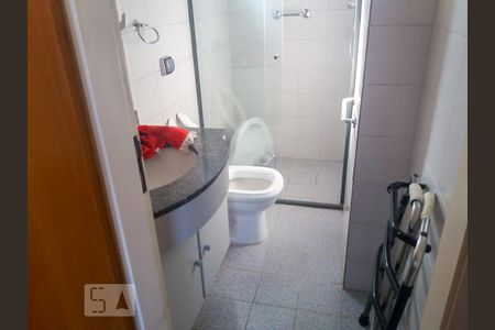 Banheiro da Suíte de apartamento para alugar com 2 quartos, 50m² em Vila Ipojuca, São Paulo