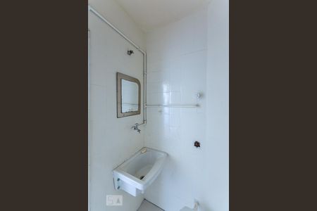 Banheiro de kitnet/studio para alugar com 1 quarto, 22m² em Centro, Niterói