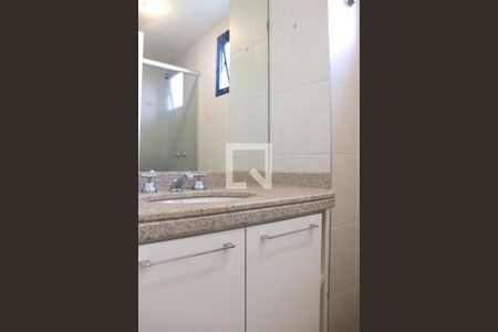 Banheiro  de apartamento para alugar com 1 quarto, 40m² em Pinheiros, São Paulo