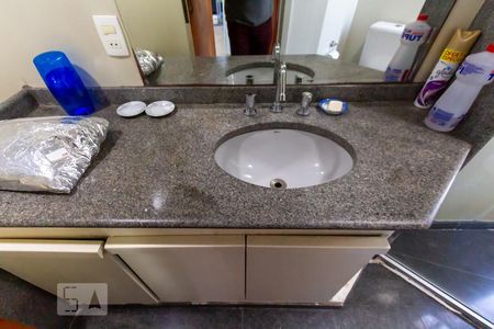 Banheiro de apartamento para alugar com 1 quarto, 45m² em Paraíso do Morumbi, São Paulo