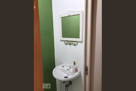 Lavabo de apartamento para alugar com 1 quarto, 42m² em Sumarezinho, São Paulo