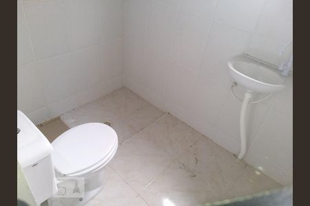 Banheiro  de casa para alugar com 1 quarto, 35m² em Parque Boturussu, São Paulo