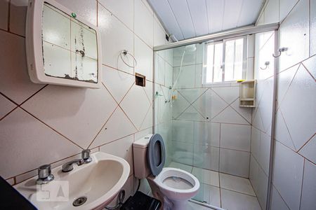 Banheiro  de apartamento à venda com 1 quarto, 52m² em Humaitá, Porto Alegre