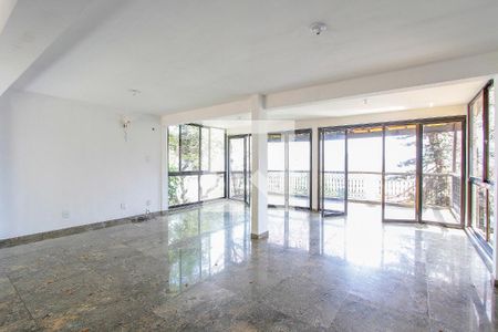 Sala de casa de condomínio para alugar com 4 quartos, 486m² em Itanhangá, Rio de Janeiro