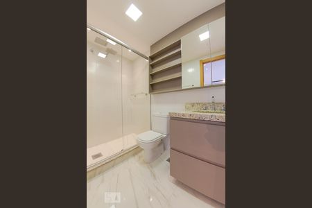 Banheiro de apartamento para alugar com 1 quarto, 45m² em Petrópolis, Porto Alegre