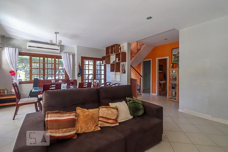Sala de casa de condomínio para alugar com 6 quartos, 260m² em Vargem Pequena, Rio de Janeiro
