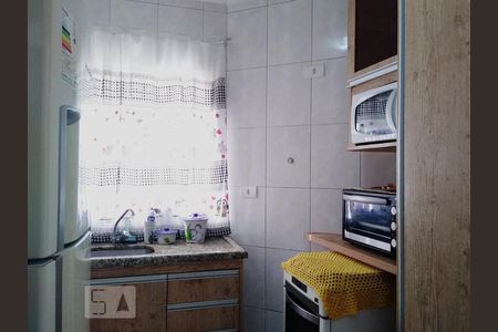 Cozinha de casa de condomínio para alugar com 2 quartos, 60m² em Penha de França, São Paulo