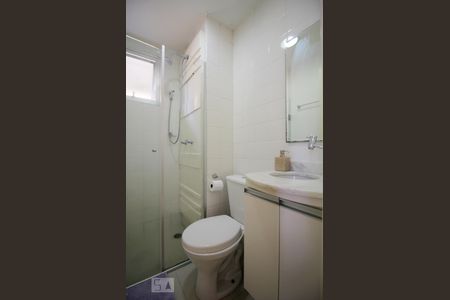 Banheiro  de apartamento para alugar com 2 quartos, 55m² em Vila Gomes, São Paulo