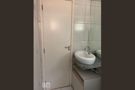 Banheiro de apartamento à venda com 2 quartos, 58m² em Paraisópolis, São Paulo