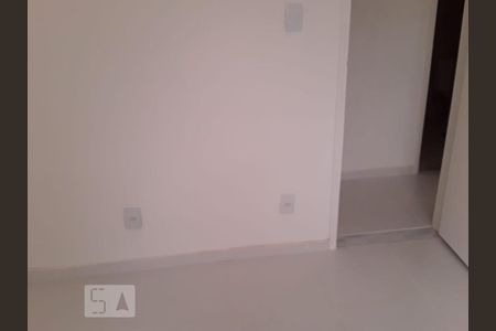 Quarto de apartamento para alugar com 3 quartos, 60m² em Tanque, Rio de Janeiro