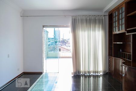 SALA TV de casa à venda com 3 quartos, 350m² em Vila Romero, São Paulo