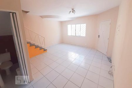 Sala de casa de condomínio para alugar com 3 quartos, 70m² em Chácara Mafalda, São Paulo