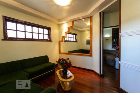 Sala 1 de casa à venda com 5 quartos, 230m² em Rio Branco, Belo Horizonte