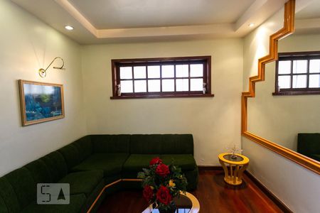 Sala 1 de casa à venda com 5 quartos, 230m² em Rio Branco, Belo Horizonte
