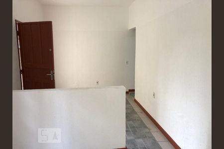 Sala de casa de condomínio para alugar com 2 quartos, 75m² em Barreiros, São José