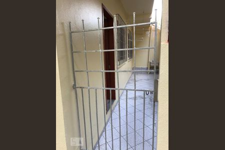 Entrada de casa de condomínio para alugar com 2 quartos, 75m² em Barreiros, São José