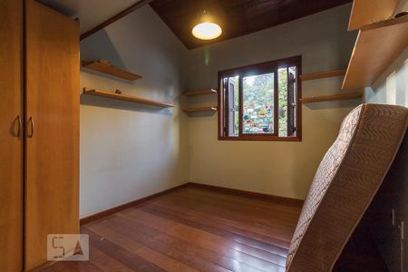 Dormitório 2 de casa para alugar com 4 quartos, 500m² em Passo da Areia, Porto Alegre