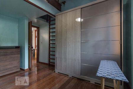 Dormitório 3 de casa para alugar com 4 quartos, 500m² em Passo da Areia, Porto Alegre