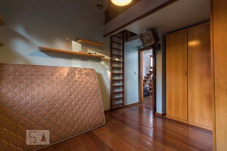 Dormitório 2 de casa para alugar com 4 quartos, 500m² em Passo da Areia, Porto Alegre