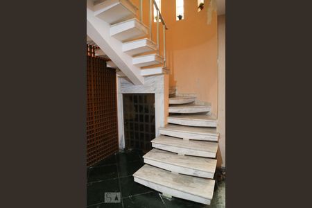 Escada de casa à venda com 3 quartos, 299m² em Planalto Paulista, São Paulo
