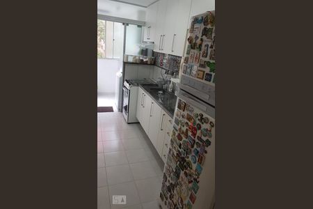 Cozinha de apartamento à venda com 2 quartos, 58m² em Vila Suzana, São Paulo