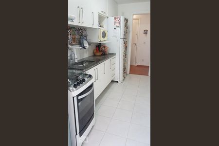 Cozinha de apartamento à venda com 2 quartos, 58m² em Vila Suzana, São Paulo