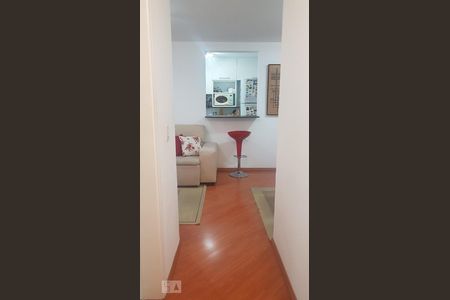 Corredor  de apartamento à venda com 2 quartos, 58m² em Vila Suzana, São Paulo