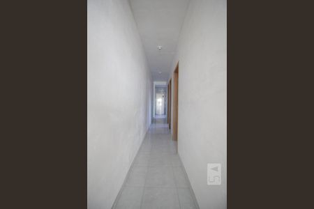 Corredor de casa para alugar com 2 quartos, 80m² em Jardim Monte Kemel, São Paulo