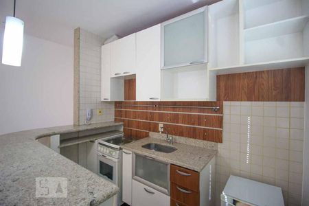 Sala e cozinha de apartamento para alugar com 1 quarto, 80m² em Funcionários, Belo Horizonte