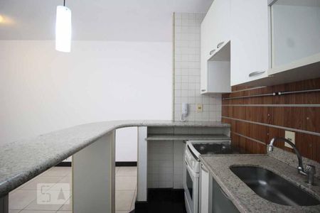 Sala e cozinha de apartamento para alugar com 1 quarto, 80m² em Funcionários, Belo Horizonte