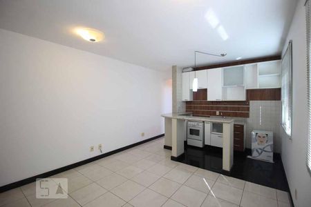 Sala e cozinha de apartamento para alugar com 1 quarto, 80m² em Funcionários, Belo Horizonte