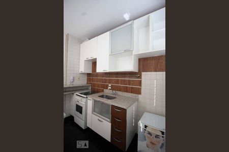 Sala e cozinha de apartamento para alugar com 1 quarto, 80m² em Funcionários, Belo Horizonte