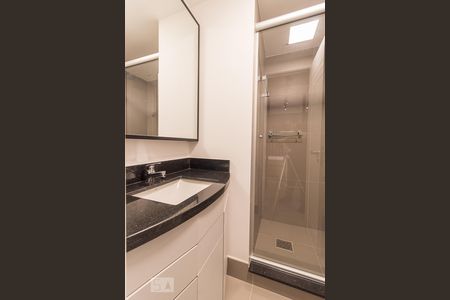 Banheiro de kitnet/studio para alugar com 1 quarto, 39m² em Bela Vista, Porto Alegre