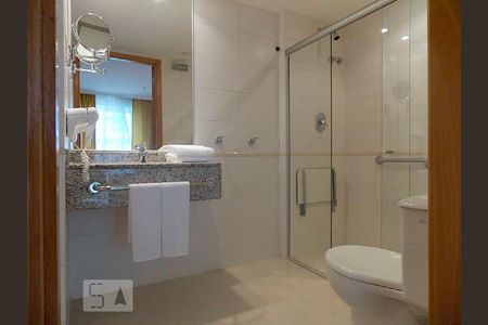 Banheiro da Suíte de kitnet/studio para alugar com 1 quarto, 55m² em Barra da Tijuca, Rio de Janeiro