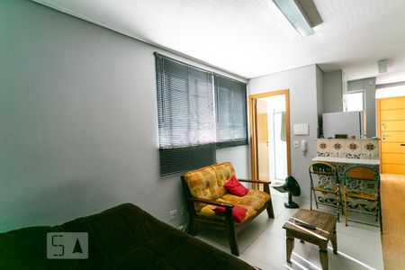 Quarto  e Sala de kitnet/studio para alugar com 1 quarto, 27m² em Sagrada Família, Belo Horizonte