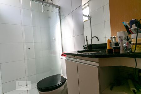 Banheiro de kitnet/studio para alugar com 1 quarto, 27m² em Sagrada Família, Belo Horizonte