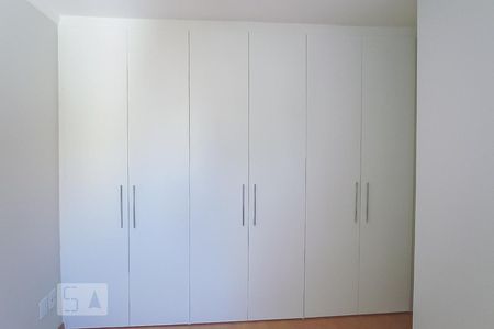 Quarto da suíte de apartamento para alugar com 2 quartos, 70m² em Centro, Campinas