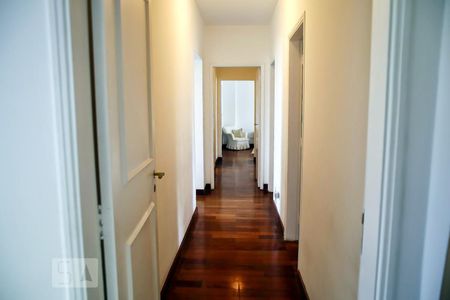 Corredor dos quartos  de apartamento para alugar com 3 quartos, 186m² em Tatuapé, São Paulo