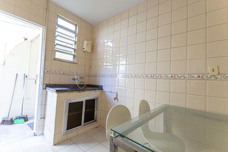 Cozinha  de apartamento à venda com 2 quartos, 50m² em Centro, Niterói