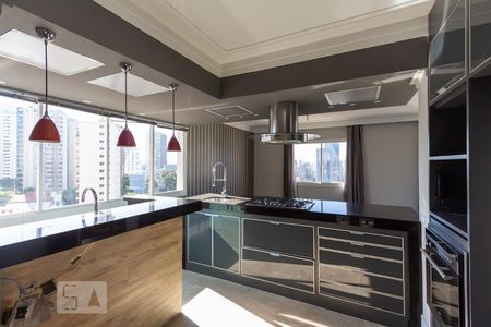 Cozinha de apartamento à venda com 2 quartos, 180m² em Real Parque, São Paulo