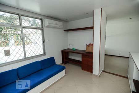 Sala de casa para alugar com 3 quartos, 400m² em Todos Os Santos, Rio de Janeiro