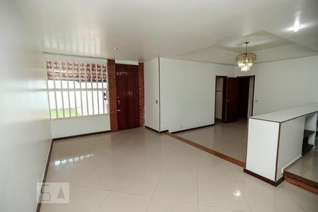 Sala de casa para alugar com 3 quartos, 400m² em Todos Os Santos, Rio de Janeiro