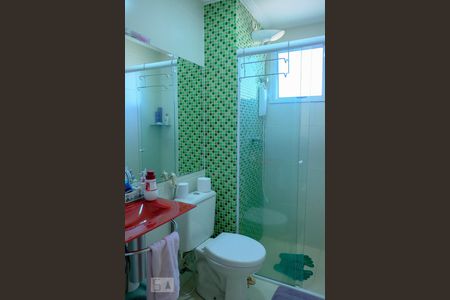 Banheiro de apartamento para alugar com 2 quartos, 52m² em Vila Paranaguá, São Paulo