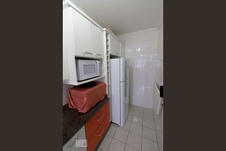 Cozinha de apartamento para alugar com 2 quartos, 65m² em Praia Comprida, São José