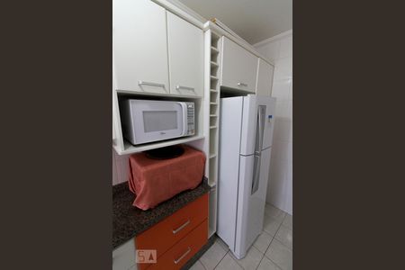 Cozinha de apartamento para alugar com 2 quartos, 65m² em Praia Comprida, São José