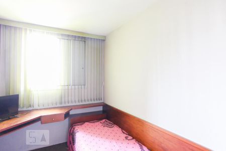 Quarto 2 de apartamento para alugar com 2 quartos, 60m² em Vila Campestre, São Paulo