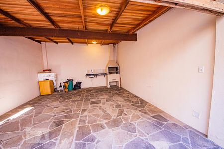Garagem de apartamento à venda com 2 quartos, 70m² em Jardim do Salso, Porto Alegre